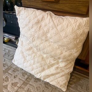 Cynthia Rowley cotton White large Quilted throw pillow 26x36” square insert
